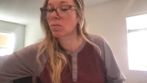 Snapshot of texas_blonde chatting on November 22, 3:44 pm Daphne Summers online show from November 22, 3:44 pm