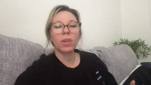 Snapshot of texas_blonde chatting on November 23, 4:18 pm Daphne Summers online show from November 23, 4:18 pm