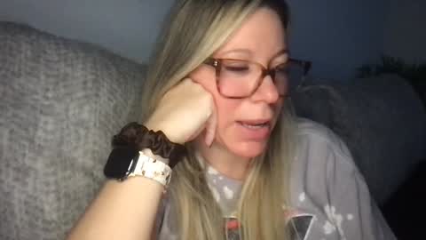 Snapshot of texas_blonde chatting on November 24, 4:34 am Daphne Summers online show from November 24, 4:34 am