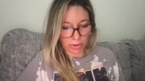 Snapshot of texas_blonde chatting on November 24, 5:01 pm Daphne Summers online show from November 24, 5:01 pm