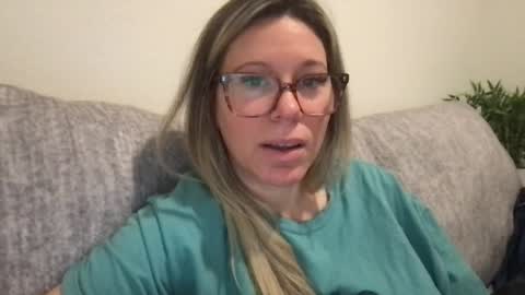 Snapshot of texas_blonde chatting on December 3, 3:21 pm Daphne Summers online show from December 3, 3:21 pm