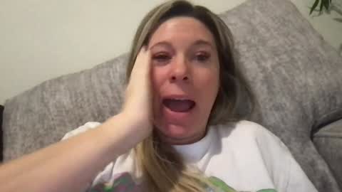 Snapshot of texas_blonde chatting on December 4, 5:43 pm Daphne Summers online show from December 4, 5:43 pm