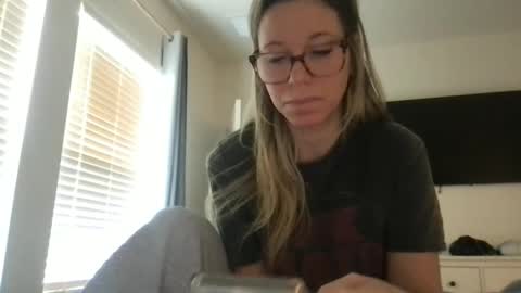 Snapshot of texas_blonde chatting on December 14, 6:34 pm Daphne Summers online show from December 14, 6:34 pm