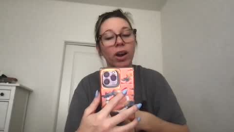 Snapshot of texas_blonde chatting on December 17, 5:30 pm Daphne Summers online show from December 17, 5:30 pm