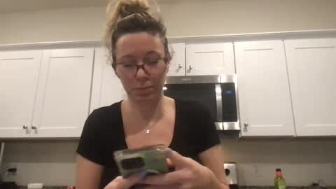 Snapshot of texas_blonde chatting on January 9, 5:59 pm Daphne Summers online show from January 9, 5:59 pm