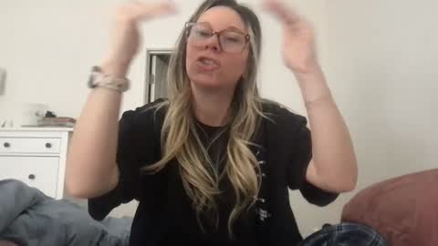 Snapshot of texas_blonde chatting on February 9, 7:07 pm Daphne Summers online show from February 9, 7:07 pm