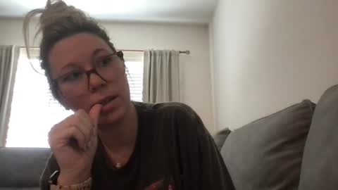 Snapshot of texas_blonde chatting on June 12, 5:01 pm Daphne Summers online show from June 12, 5:01 pm