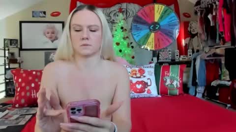 Snapshot of texaspeach69 chatting on December 14, 8:08 pm peachy online show from December 14, 8:08 pm