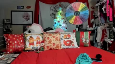 Snapshot of texaspeach69 chatting on December 31, 12:43 am peachy online show from December 31, 12:43 am