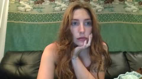 Snapshot of tfeather0532 chatting on August 3, 4:44 am Tessa online show from August 3, 4:44 am