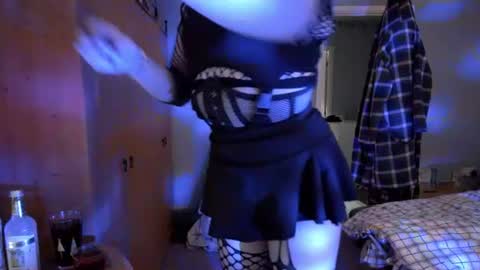 Snapshot of tgirl_kirstie chatting on July 16, 12:11 pm Kirstie online show from July 16, 12:11 pm