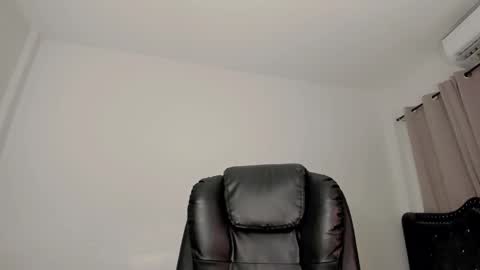 Snapshot of tgirl_luna69 chatting on May 14, 9:32 pm Luna online show from May 14, 9:32 pm