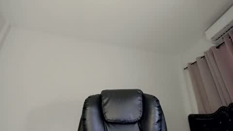 Snapshot of tgirl_luna69 chatting on June 23, 6:17 pm Luna online show from June 23, 6:17 pm