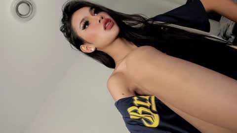 Snapshot of tgirl_luna69 chatting on July 2, 4:07 am Luna online show from July 2, 4:07 am