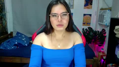 tgirlselena online show from April 18, 9:04 pm