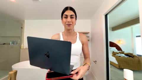 babygirlmami online show from April 7, 5:24 pm