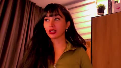 Snapshot of th3r3sa chatting on December 10, 1:22 am th3r3sa online show from December 10, 1:22 am