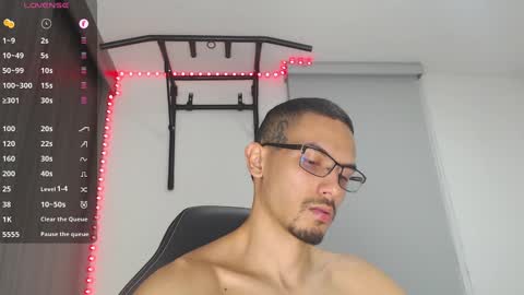 Snapshot of th_russ chatting on January 5, 12:20 am INSTAGRAM Th1rss online show from January 5, 12:20 am