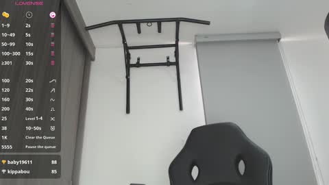 Snapshot of th_russ chatting on January 6, 4:23 pm INSTAGRAM Th1rss online show from January 6, 4:23 pm