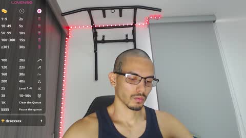 Snapshot of th_russ chatting on February 8, 3:10 pm INSTAGRAM Th1rss online show from February 8, 3:10 pm