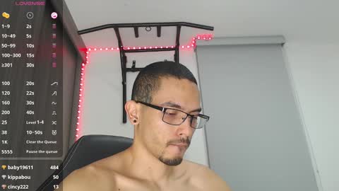 Snapshot of th_russ chatting on March 6, 8:59 pm INSTAGRAM Th1rss online show from March 6, 8:59 pm