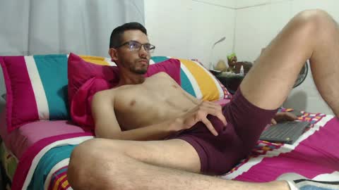 Snapshot of th_russ chatting on June 1, 9:05 pm INSTAGRAM Th1rss online show from June 1, 9:05 pm