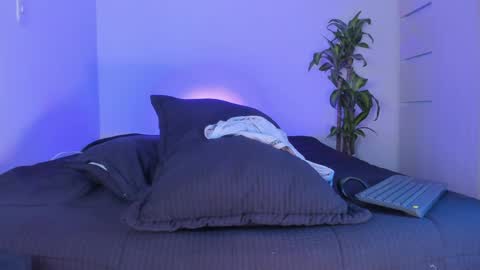 Snapshot of thadeo_king chatting on May 11, 2:45 pm thadeo_king online show from May 11, 2:45 pm