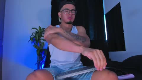 Snapshot of thadeo_king chatting on May 31, 10:11 pm thadeo_king online show from May 31, 10:11 pm