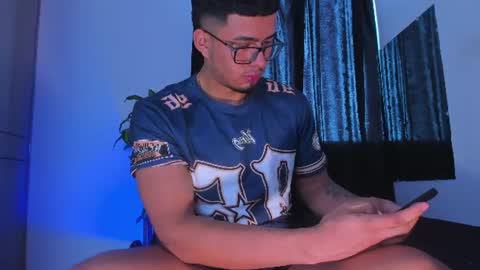 Snapshot of thadeo_king chatting on June 5, 2:45 pm thadeo_king online show from June 5, 2:45 pm
