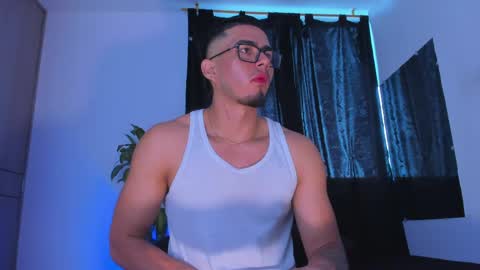 Snapshot of thadeo_king chatting on June 7, 5:38 pm thadeo_king online show from June 7, 5:38 pm