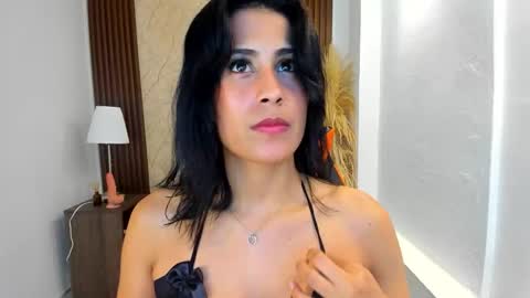 Snapshot of thais_kim chatting on October 17, 12:30 pm Sweet Thais online show from October 17, 12:30 pm