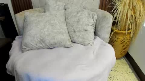 Snapshot of thais_kim chatting on November 1, 12:29 pm Sweet Thais online show from November 1, 12:29 pm