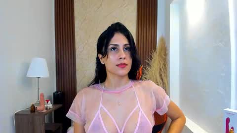 Snapshot of thais_kim chatting on December 16, 2:44 pm Sweet Thais online show from December 16, 2:44 pm