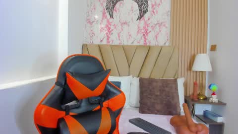 Snapshot of thais_kim chatting on July 13, 4:10 pm Sweet Thais online show from July 13, 4:10 pm
