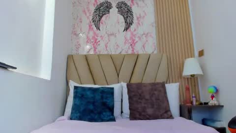 Snapshot of thais_kim chatting on July 24, 11:52 am Sweet Thais online show from July 24, 11:52 am