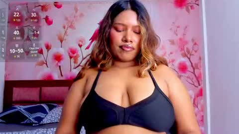 Snapshot of thais_waldrof chatting on June 14, 4:36 am Andreina online show from June 14, 4:36 am
