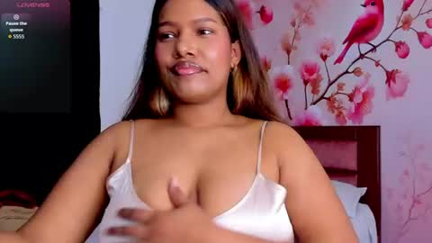 Snapshot of thais_waldrof chatting on June 26, 5:01 am Andreina online show from June 26, 5:01 am