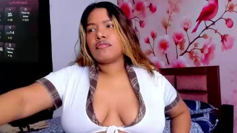 Snapshot of thais_waldrof chatting on July 3, 5:03 am Andreina online show from July 3, 5:03 am