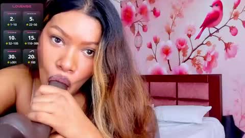 Snapshot of thais_waldrof chatting on July 10, 5:12 am Andreina online show from July 10, 5:12 am