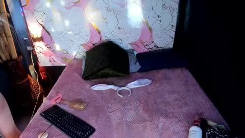 Snapshot of thali_a chatting on June 6, 1:21 am online show from June 6, 1:21 am