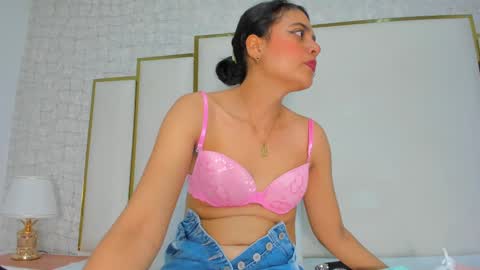 Snapshot of thalia888_ chatting on November 23, 7:02 pm thalia888_ online show from November 23, 7:02 pm