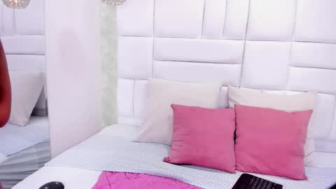 Thalia Nichols online show from February 1, 9:02 pm