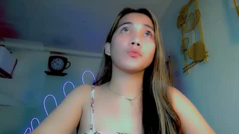 Snapshot of thalia_sunshine chatting on October 15, 9:20 am Thalia online show from October 15, 9:20 am