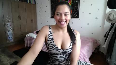 Snapshot of thaliacooper chatting on May 12, 5:32 pm online show from May 12, 5:32 pm