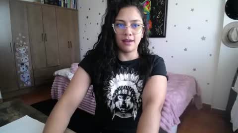 Snapshot of thaliacooper chatting on June 11, 5:33 pm online show from June 11, 5:33 pm