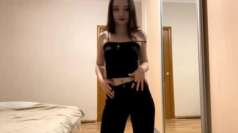 Yumi online show from February 2, 5:00 pm