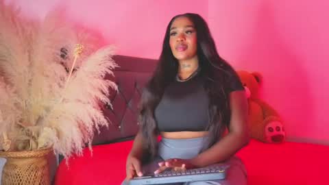 Snapshot of thalyanna_ebony chatting on May 10, 4:06 am thalyanna_ebony online show from May 10, 4:06 am