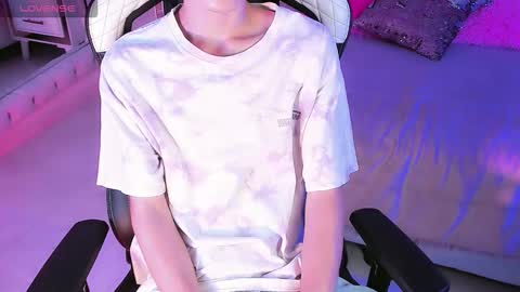 thanier_18 online show from March 3, 8:04 pm