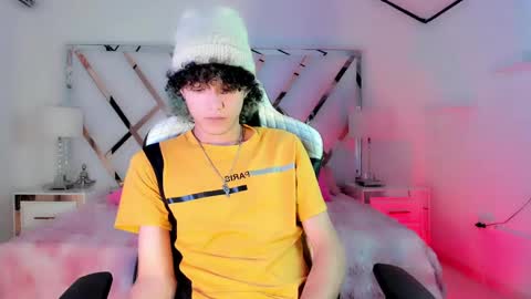 thanier_18 online show from May 6, 7:19 pm