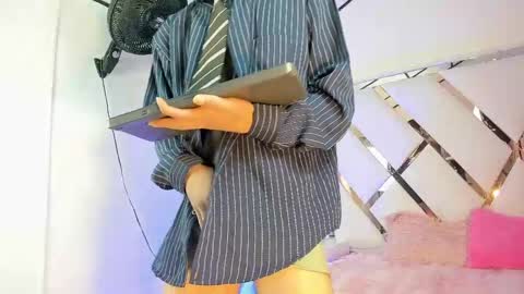 thanier_18 online show from May 16, 7:34 pm